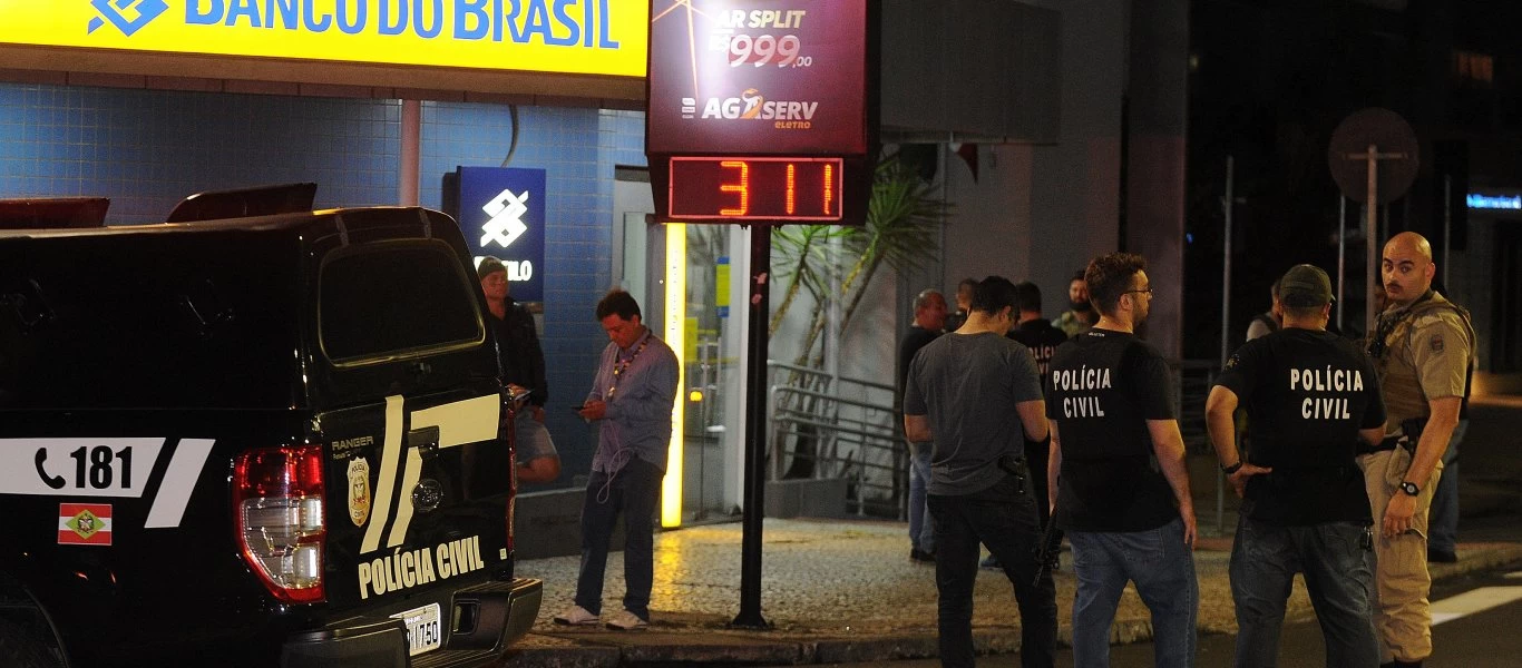 Κινηματογραφική ληστεία τράπεζας στην Βραζιλία με ανταλλαγή πυρών - Κράτησαν ομήρους (βίντεο)